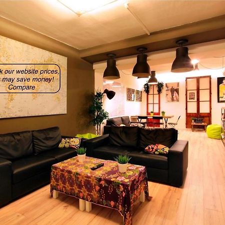 Gracia City Hostel Βαρκελώνη Εξωτερικό φωτογραφία The interior of a typical hostel