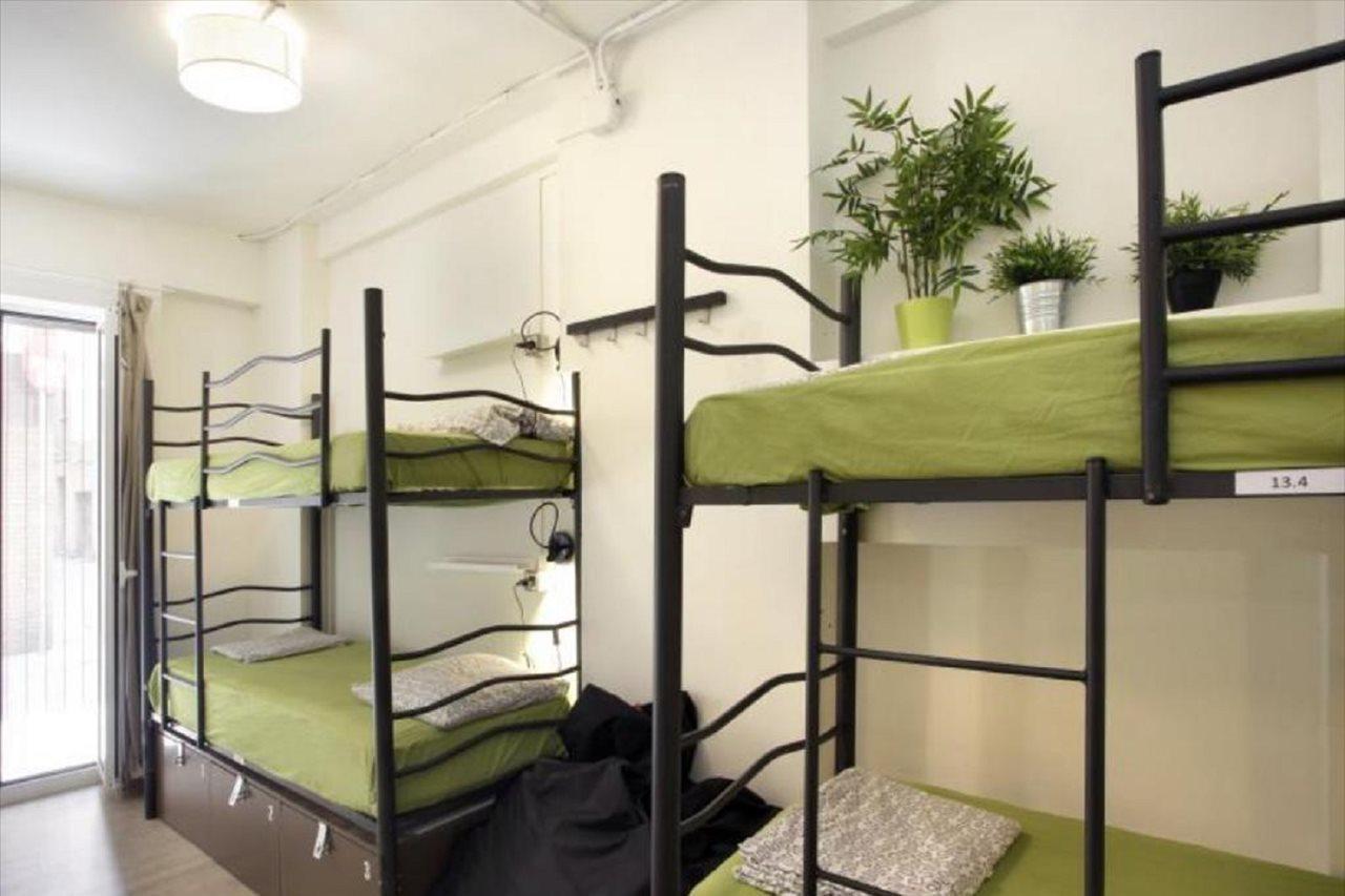 Gracia City Hostel Βαρκελώνη Εξωτερικό φωτογραφία A typical capsule hotel room