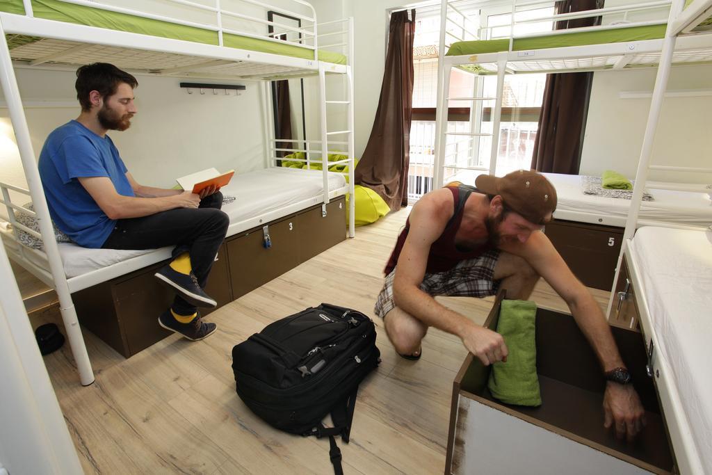 Gracia City Hostel Βαρκελώνη Εξωτερικό φωτογραφία Hostel in Prague