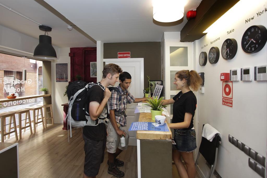 Gracia City Hostel Βαρκελώνη Εξωτερικό φωτογραφία Reception at the hostel