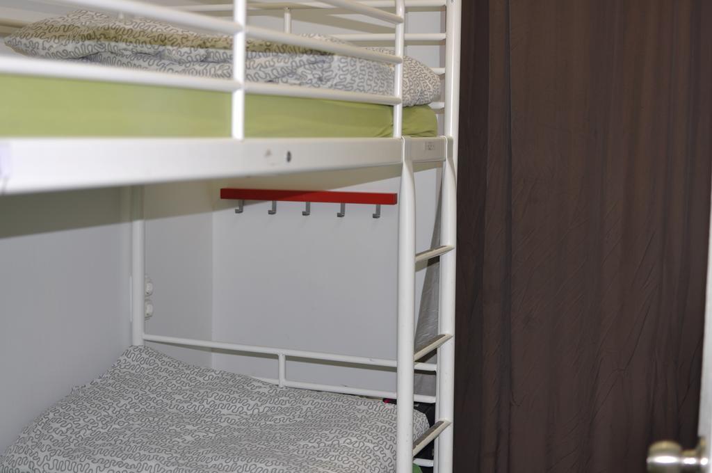 Gracia City Hostel Βαρκελώνη Εξωτερικό φωτογραφία A bunk bed with a ladder