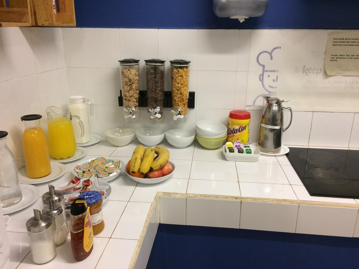 Gracia City Hostel Βαρκελώνη Εξωτερικό φωτογραφία A typical breakfast buffet
