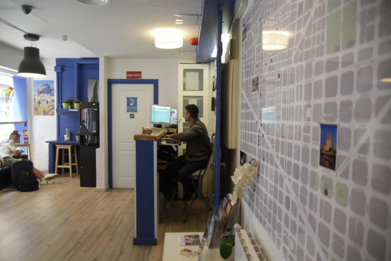 Gracia City Hostel Βαρκελώνη Εξωτερικό φωτογραφία The reception area of the hostel